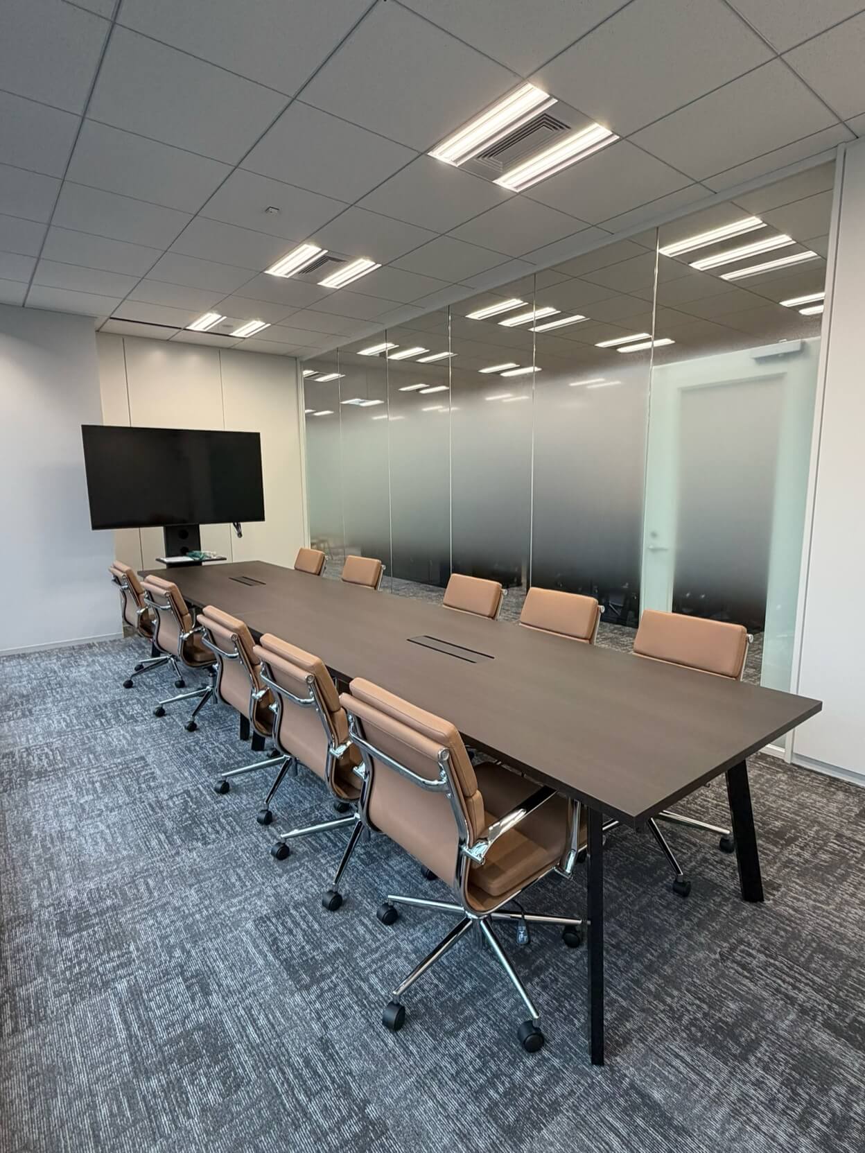 東京本社の10人用会議室